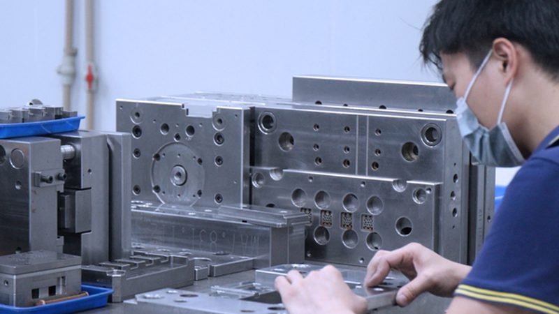 吹塑模具加工：揭秘其加工工艺与选型要点**
