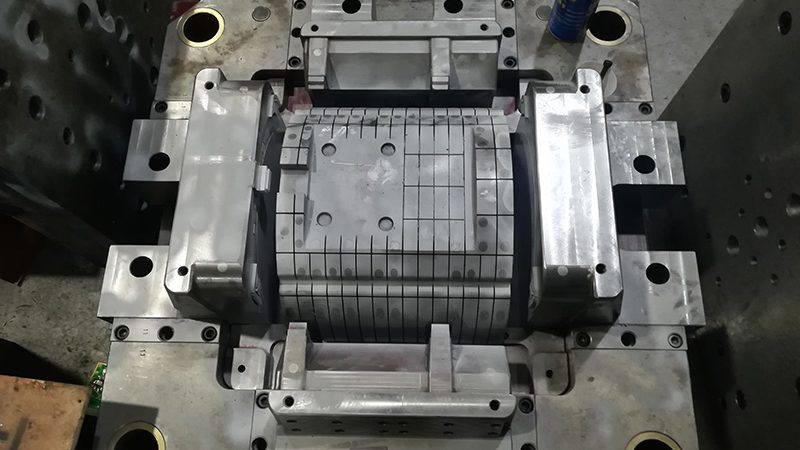 吹塑模具耐用性关键：选型与工艺解析